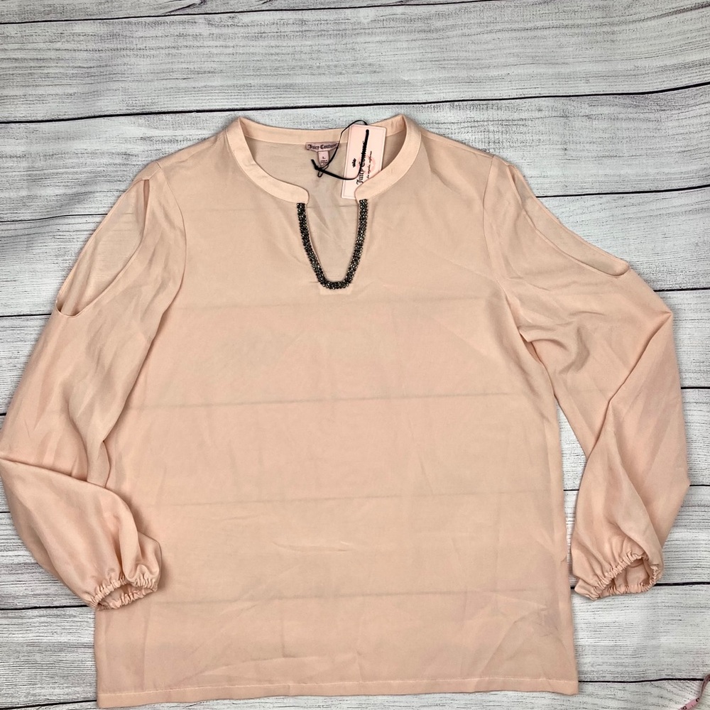 NWT Juicy Couture Embellished U neck top, 🍑 keen.